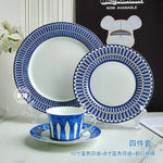 assiettes bleu motif floral tasse blanc classique opacité
