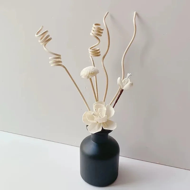diffuseur huiles essentielles tiges spirales fleurs blanches moderne minimalisteintérieur décoration noir beige