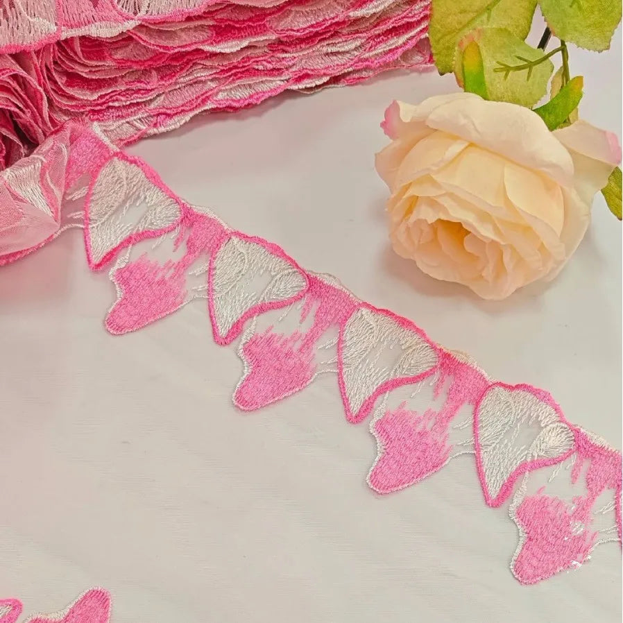 dentelle rose vif blanc orange motifs coeurs feuilles semi transparent