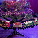Train de Noël avec carrousel animé sous un sapin décoré