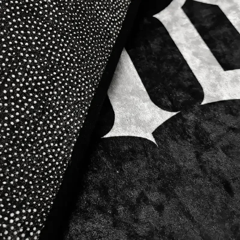 tapis halloween squelette araignée cercueil noir blanc gothique intérieur salon chambre