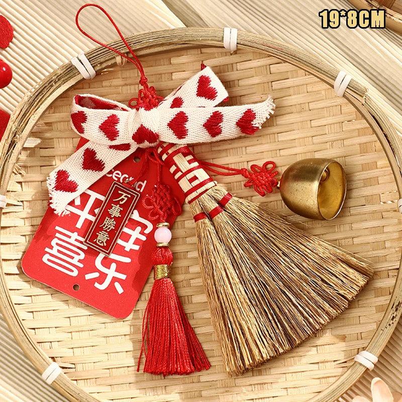 décoration murale traditionnelle rouge doré artisanale pompons chinois festive printemps cloches