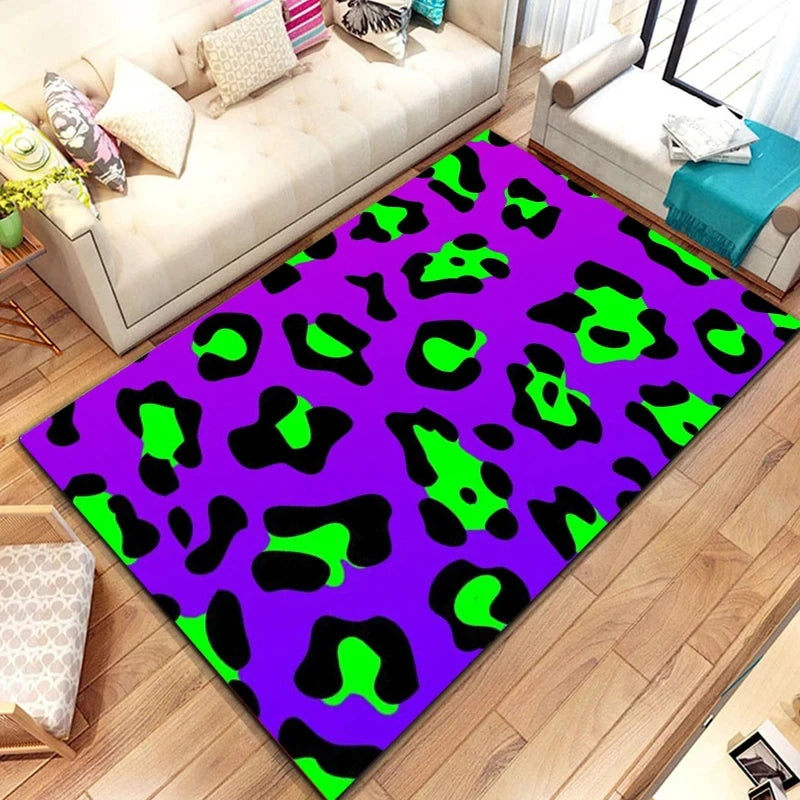 Tapis leopard dans une salle de bain avec décoration safari