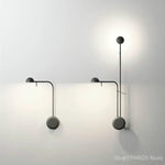 Applique murale LED installée dans une chambre adulte moderne