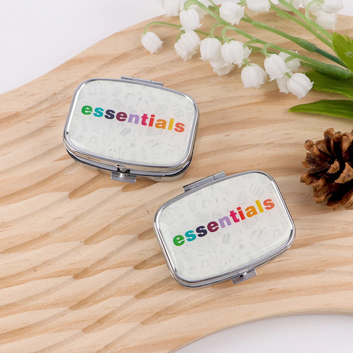 boîte pilules moderne fleuries multicolores portable organisateur blanc motifs graphiques