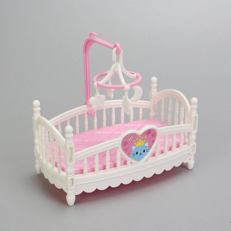 lit miniature poupée blanc rose coeurs chatons couronne motifs floraux classique barreaux arrondis matelas