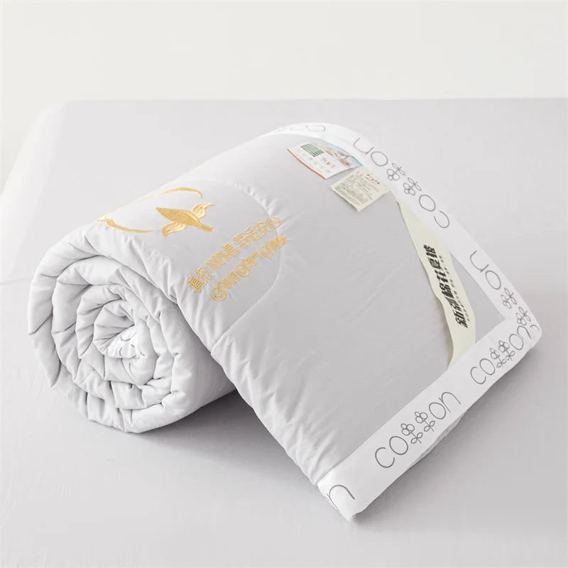 couvre lit moderne gris clair broderie dorée coton doux matelassé chambre grande taille