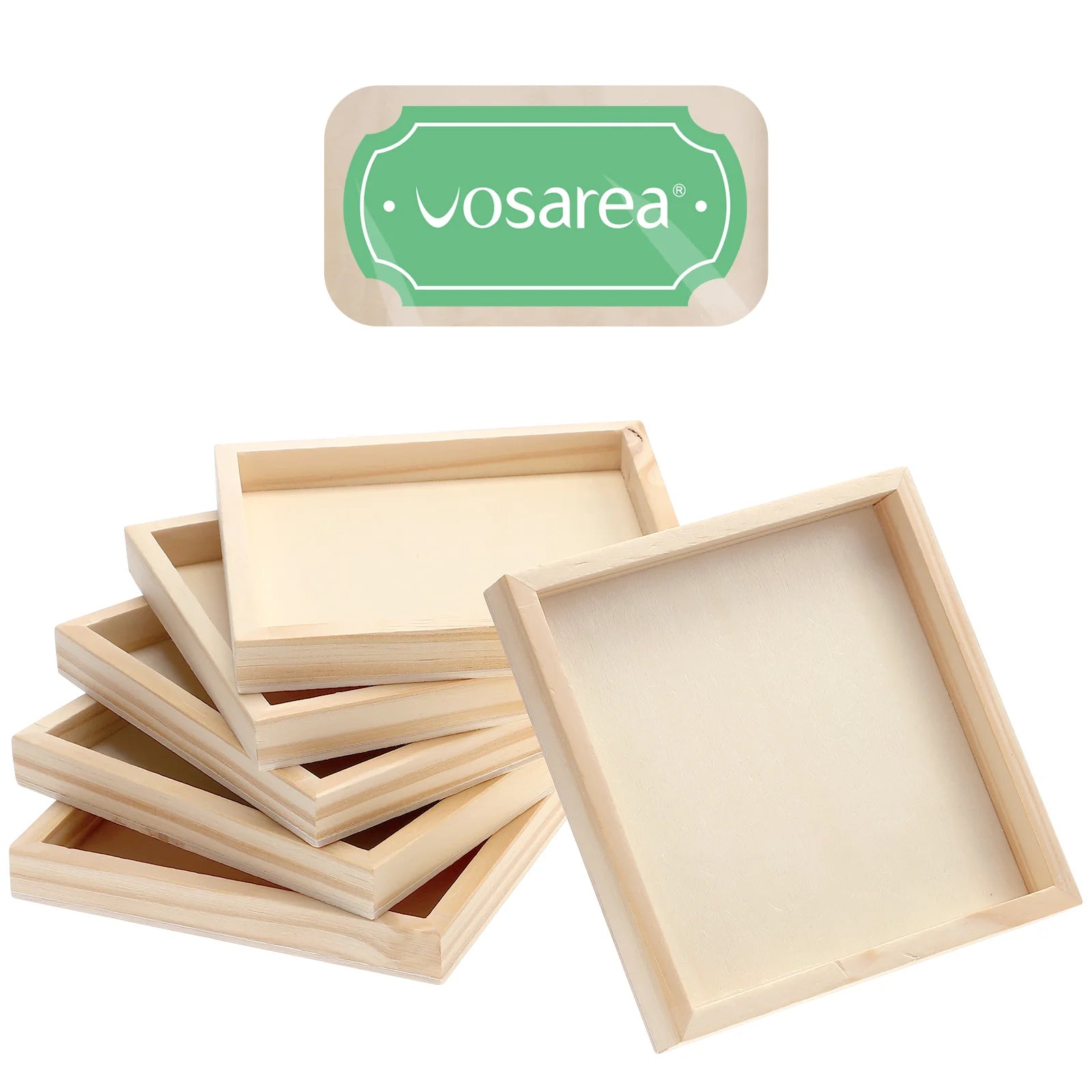 Plateaux en bois hexagonaux utilisés pour ranger des jouets et blocs colorés