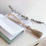 bracelet bois blanc cœur pompons coton boho chic décoration artisanale fait main