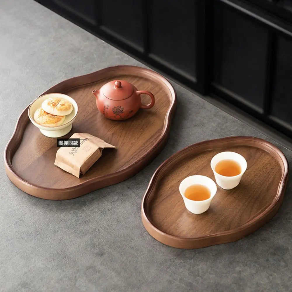plateau bois forme irrégulière petite taille grand plateau service thé tasses biscuits sucre roses