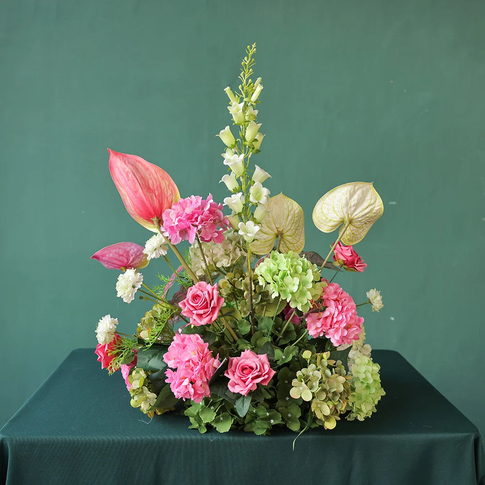 décoration événement mariage anniversaire hydrangea anthurium rose arrangement floral intérieur élégant moderne tropical vases