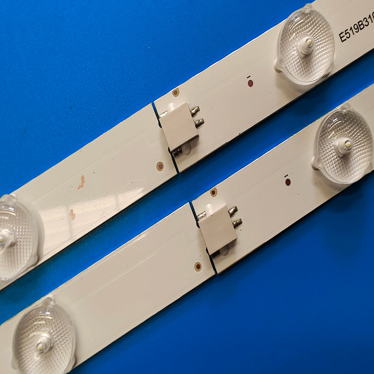 bande lumineuse led blanc moderne fixations central connecteur fourni