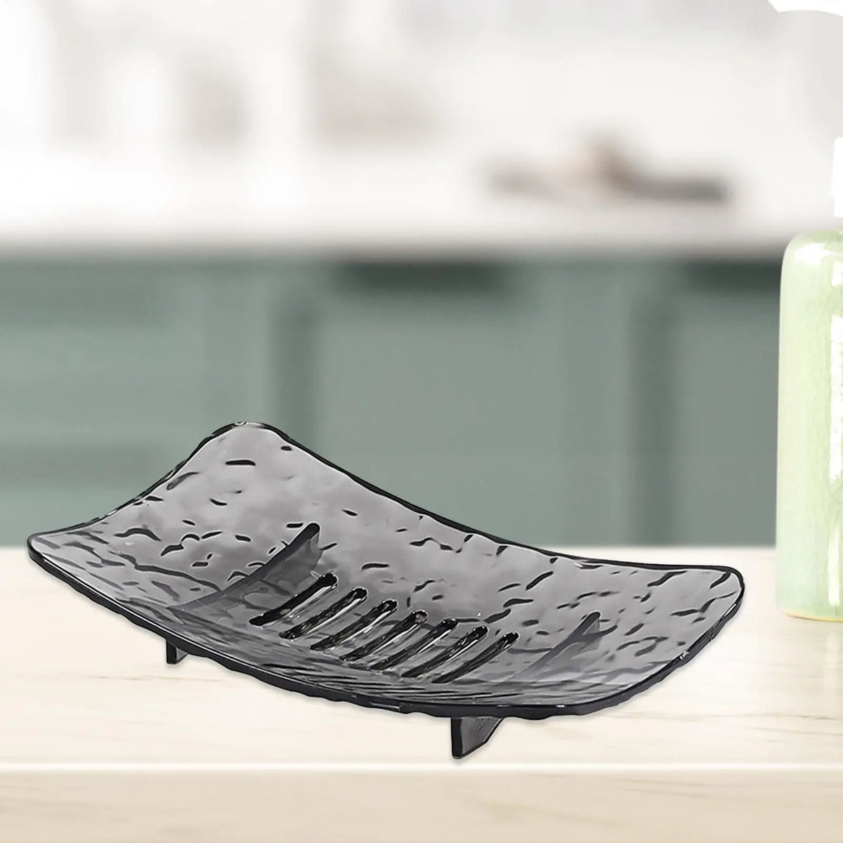 support savon noir texture rugueuse moderne antidérapant durable économie savon salle bain famille voyage