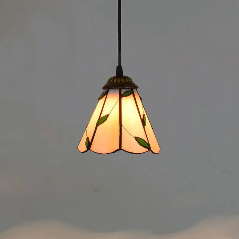 lampe suspendue tiffany multicolore motifs floraux stained glass couloir restaurant étude balcon