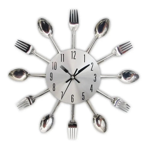 horloge murale moderne argentée cuillères fourchettes salle manger