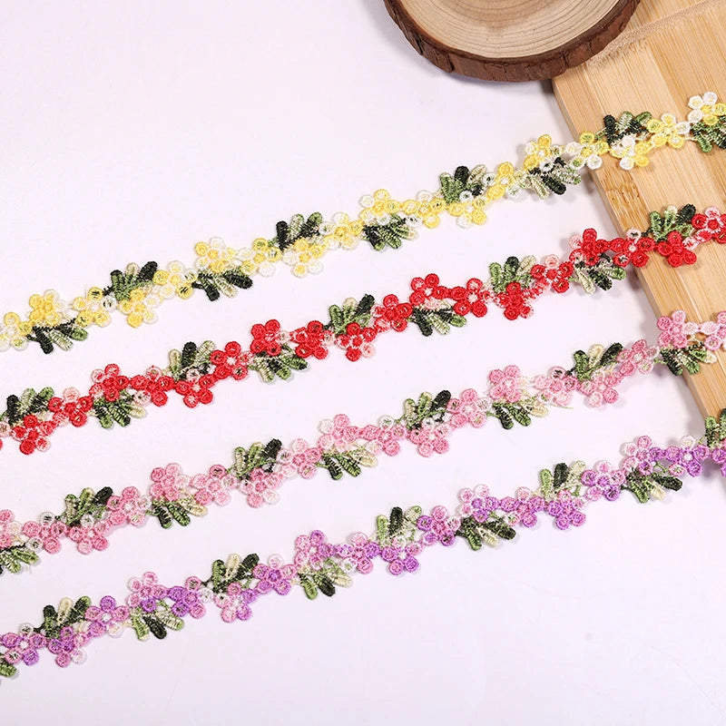 ruban decoratif brode fleurs motifs floraux couleur rouge rose vert blanc jaune solvable eau