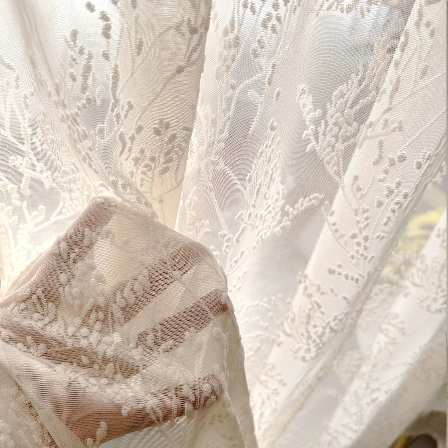 rideau semi transparent broderie florale classique romantique blanc crème chambre coucher decoration salon
