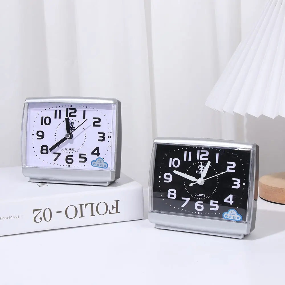 horloge table minimaliste noir blanche cadran quartz numéros classique transparente lignes heures élégante vintage