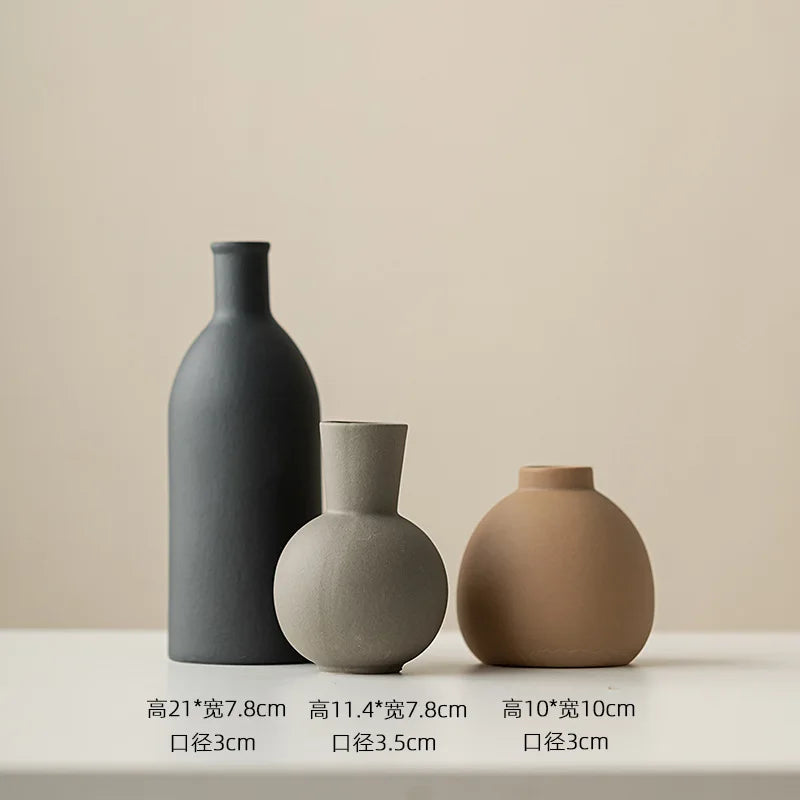 vases céramique noir gris beige minimaliste moderne arrangement fleuri décoration intérieur salon chambre cuisine