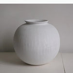 vases noirs blancs rayures verticales modernes opaques décoration maison
