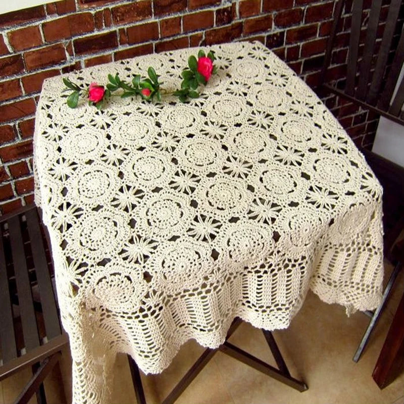 serviette table traditionnelle crochetée motif circulaire couleur beige claire