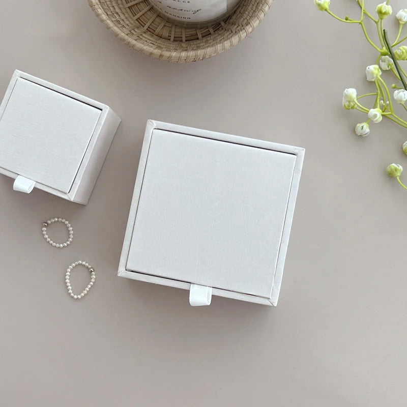 boîtes bijoux velours blanc classiques clips fermeture rangement colliers boucles d'oreilles bagues