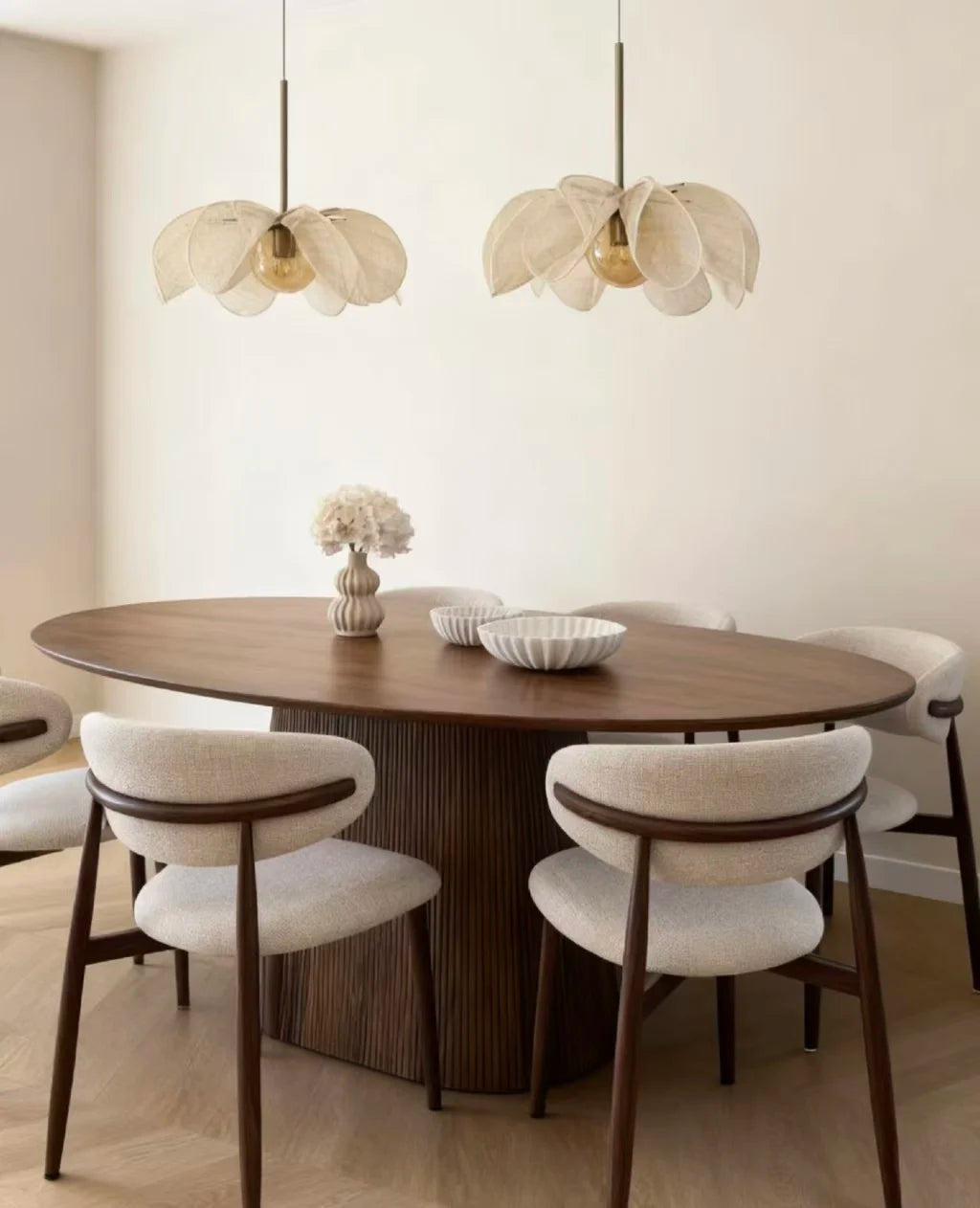 suspension lumineuse tissu beige feuilles moderne ampoule chaîne métallique chambre salon lumière naturelle