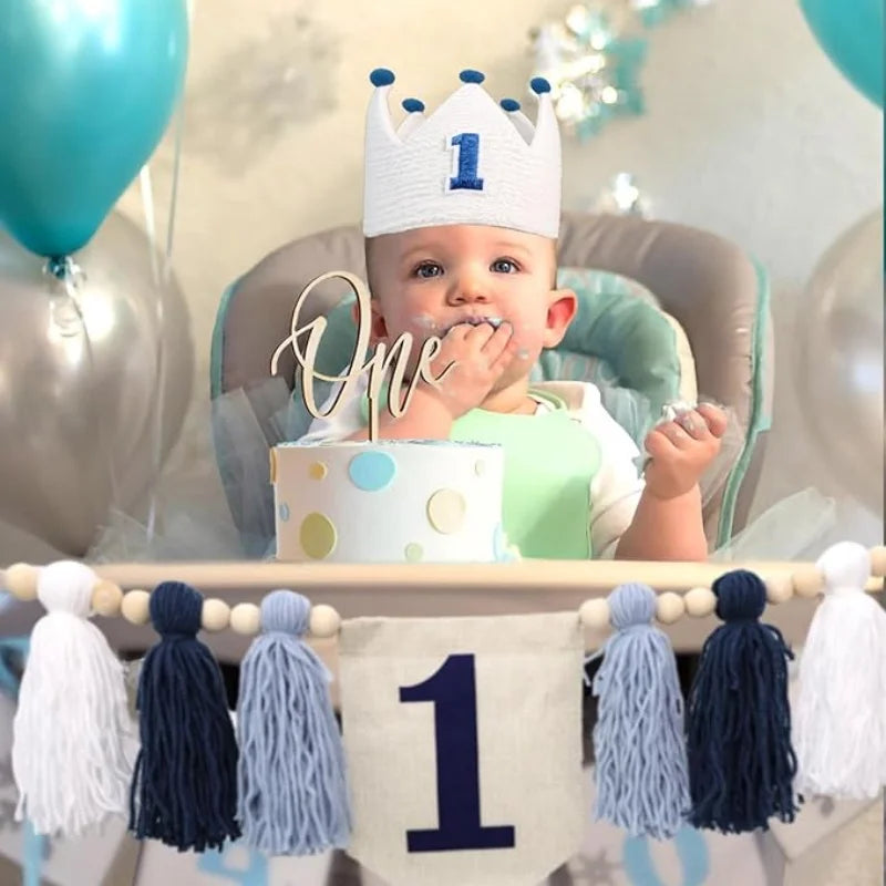 guirlande festivite couronne numerale deco chambre enfant motif pompon boho couleur neutre festive