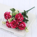 bouquet artificiel fleurs rouge rose blanc violet moderne intérieur décoration mariage festive