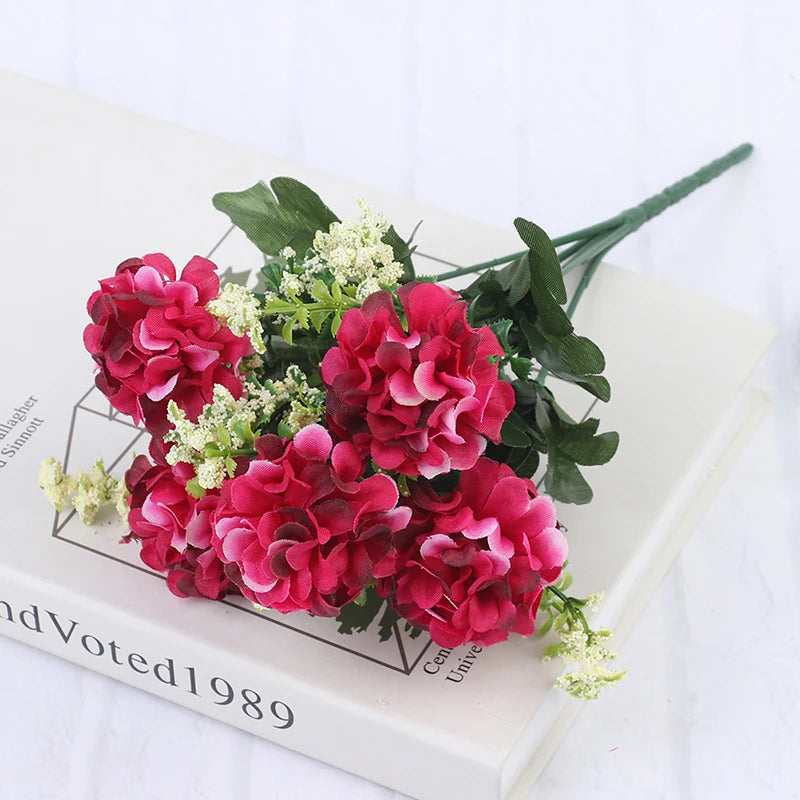 bouquet artificiel fleurs rouge rose blanc violet moderne intérieur décoration mariage festive