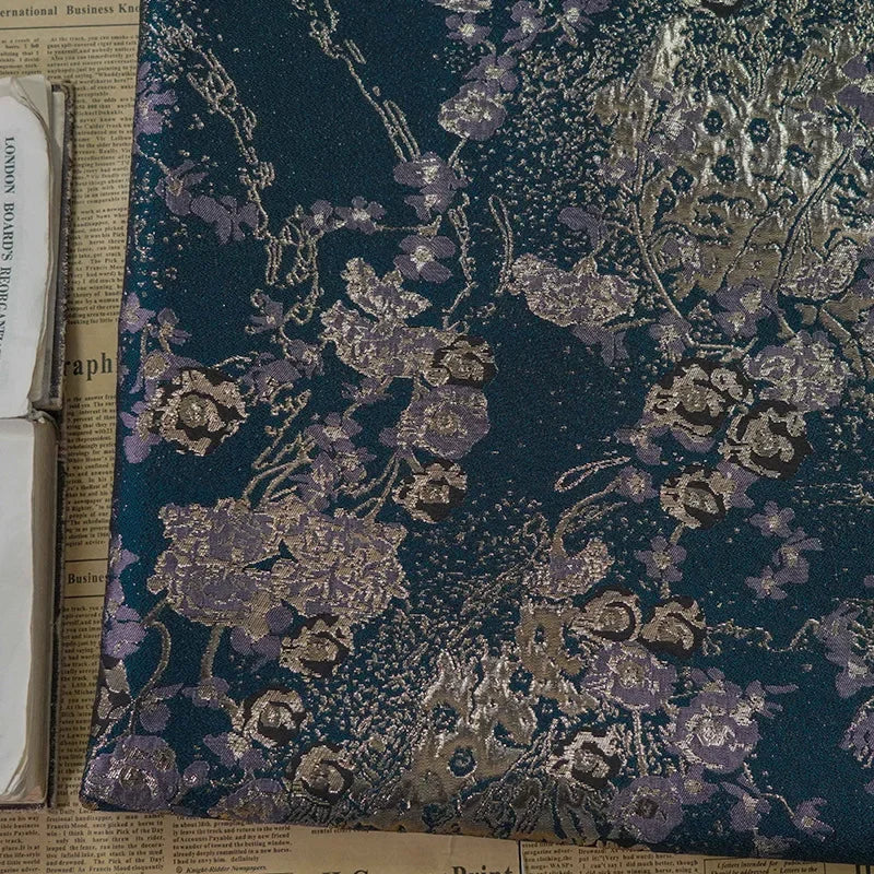 tissu brodé floral texturé bleu foncé violet or luxueux polyester 150cm