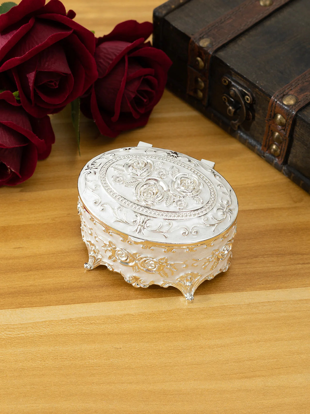 boîte bijoux fleur ornements floraux blanc doré classique baroque métal plaqué or coton tige