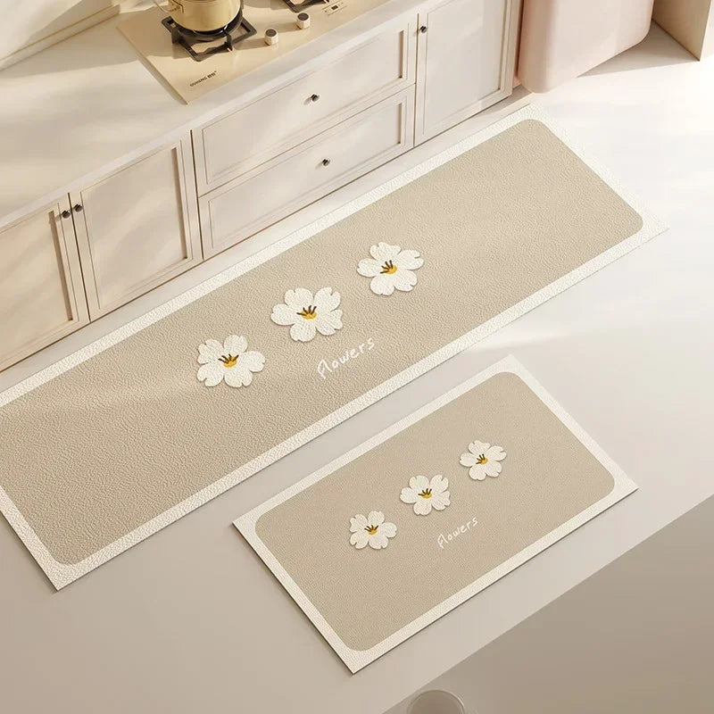 Tapis de cuisine beige décoré de fleurs blanches design épuré et minimaliste.