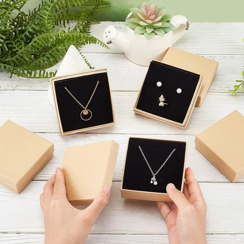 Boîte cadeau en papier kraft pour noël