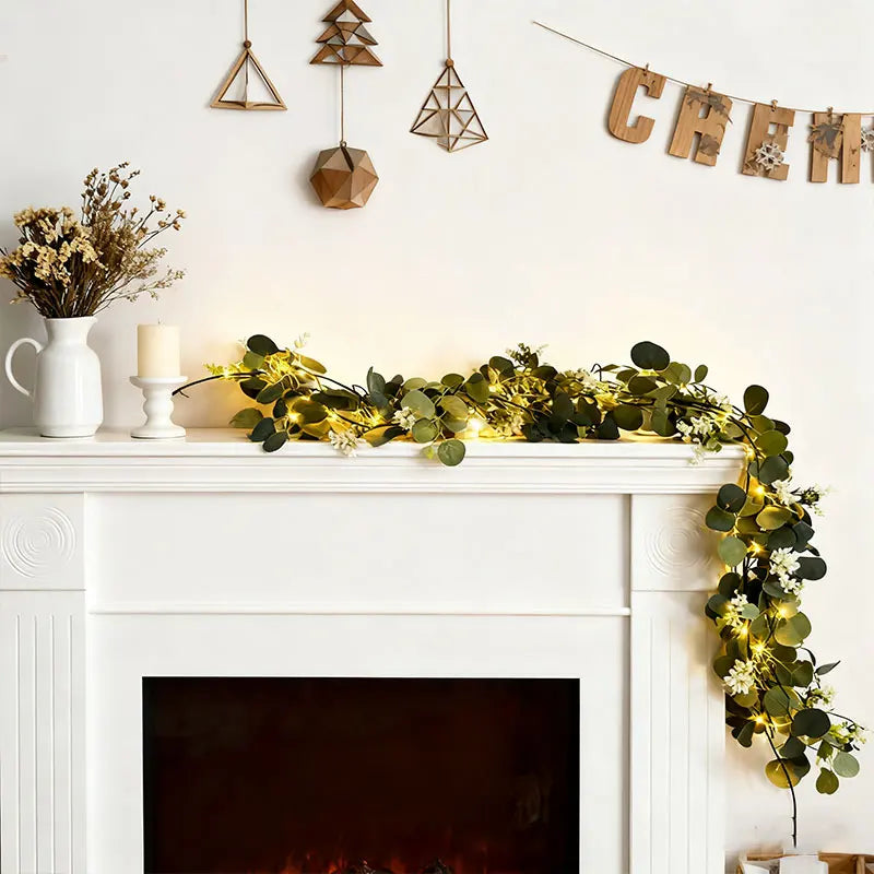décoration intérieure guirlande eucalyptus lumières LED vert blanc doré festive rustic bohème chambre table