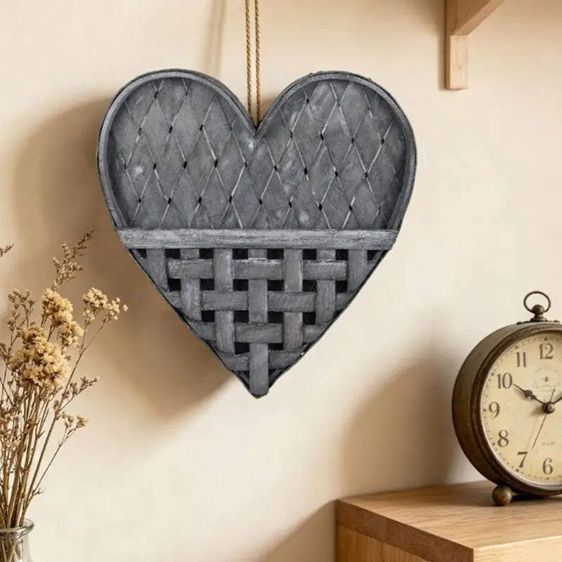 panier mural forme cœur tissage bois rustique cordelette décoration intérieure fleurs séchées horloge bougies