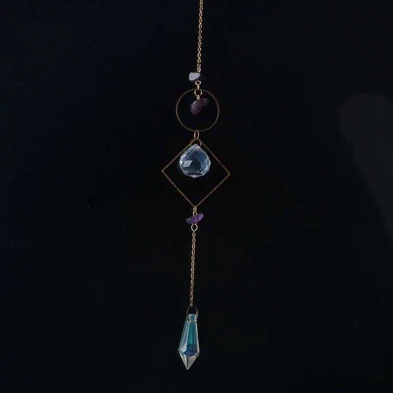 bijou pendentif cristal or bleu violet vert formes géométriques motifs oculaires translucides boho chic