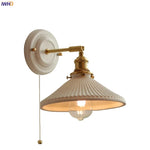 lampe murale vintage blanc doré texture relief ampoule led interrupteur chaîne éclairage quotidien moderne