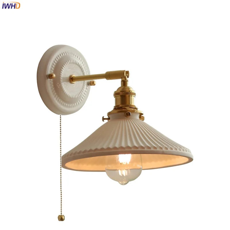 lampe murale vintage blanc doré texture relief ampoule led interrupteur chaîne éclairage quotidien moderne