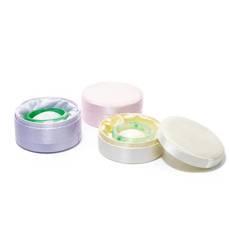 boîtes rondes imprimées florales opaques classiques couleurs variées blanc rose verte violette bleue rouge