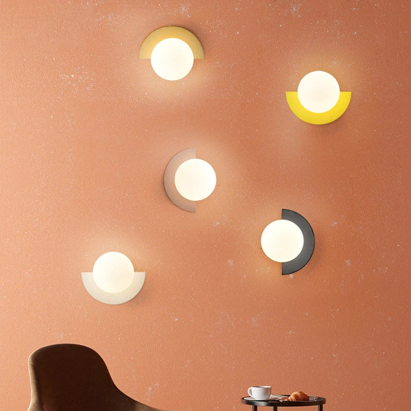 applique murale moderne boule ronde éclairage led chambre salon intérieur minimaliste blanc