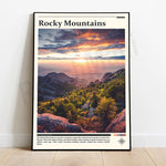 Un paysage majestueux des montagnes Rocheuses au coucher du soleil, avec des sommets rocheux entourés d'une végétation colorée.