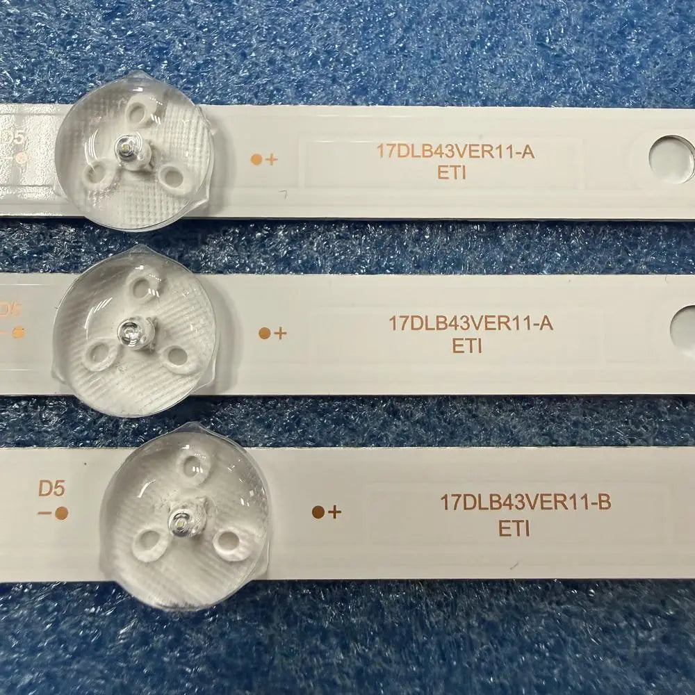 bande lumineuse led blanc bleu lisse moderne connecteurs étiquettes symboles polarité