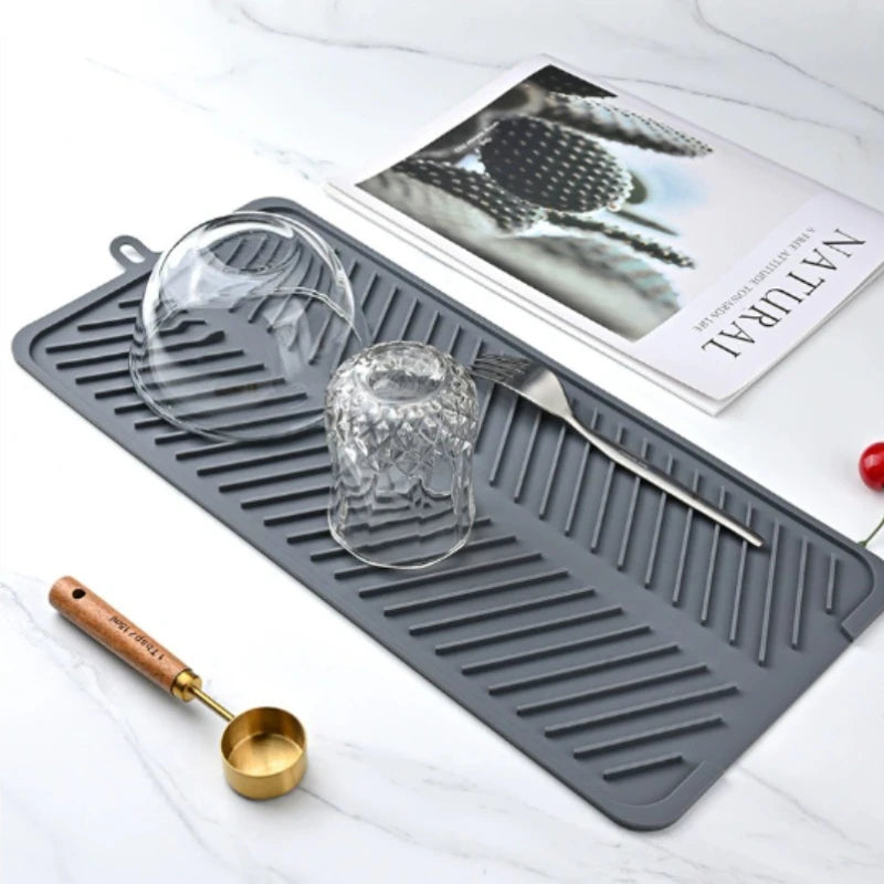 tapis drainage silicone gris moderne rayures horizontales anti dérapant rapide drying mat vaisselle organisateur