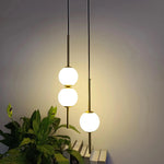 suspension lumineuse moderne sphères translucides blanc doré chambre salon minimaliste