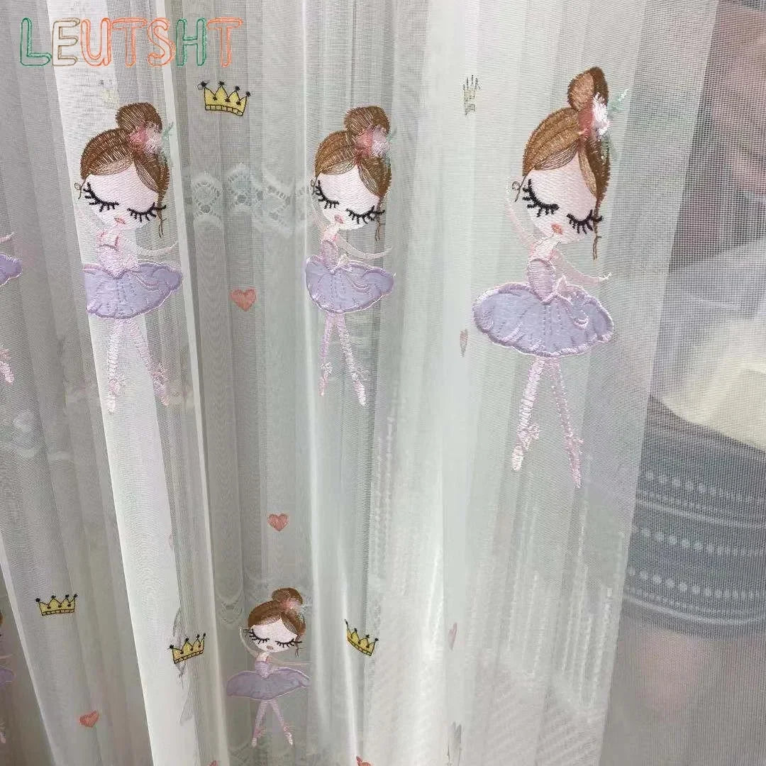 rideau tulle transparent danseuses tutu couronnes coeurs blanc rose grisclair chambre enfant moderne
