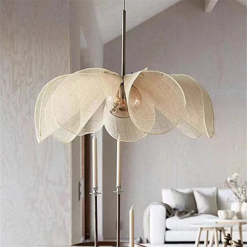 Détail du rotin et métal de la suspension fleur