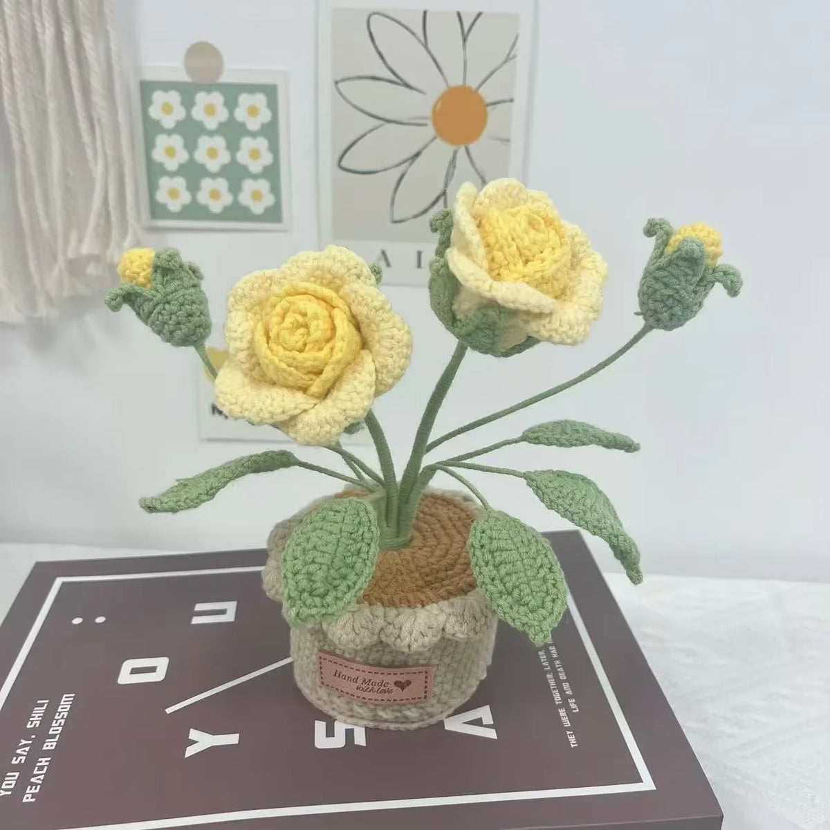 décoration maison bouquet fleurs tricotées artisanale violet jaune bleu roseclair vert