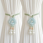 accessoires fenetre bracelet rideau noir bleu clair rose pâle fleurs decoratif romantique opacité tissu