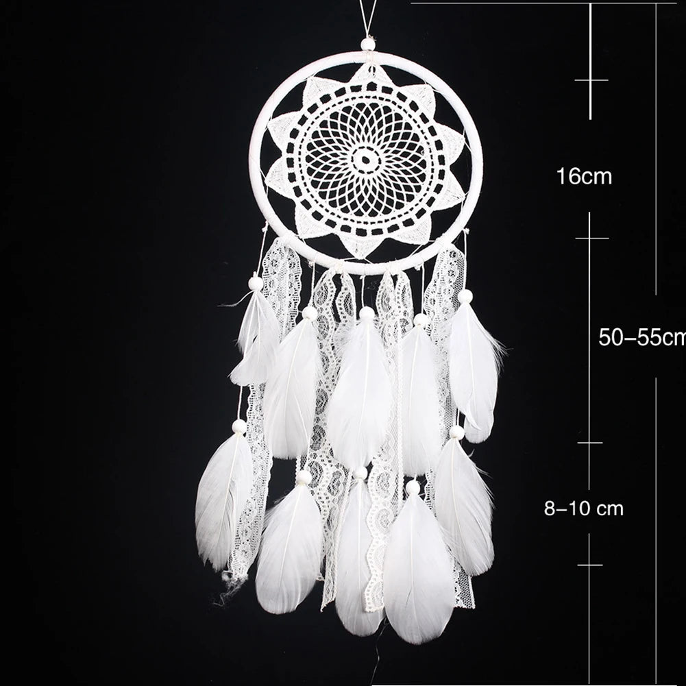 attrape rêves traditionnel blanc plumes blanches décoration maison amour pastorale matière organique